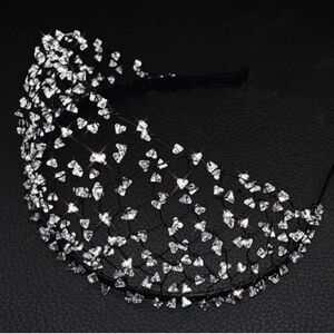 Elegant headband with clear rhinestones.